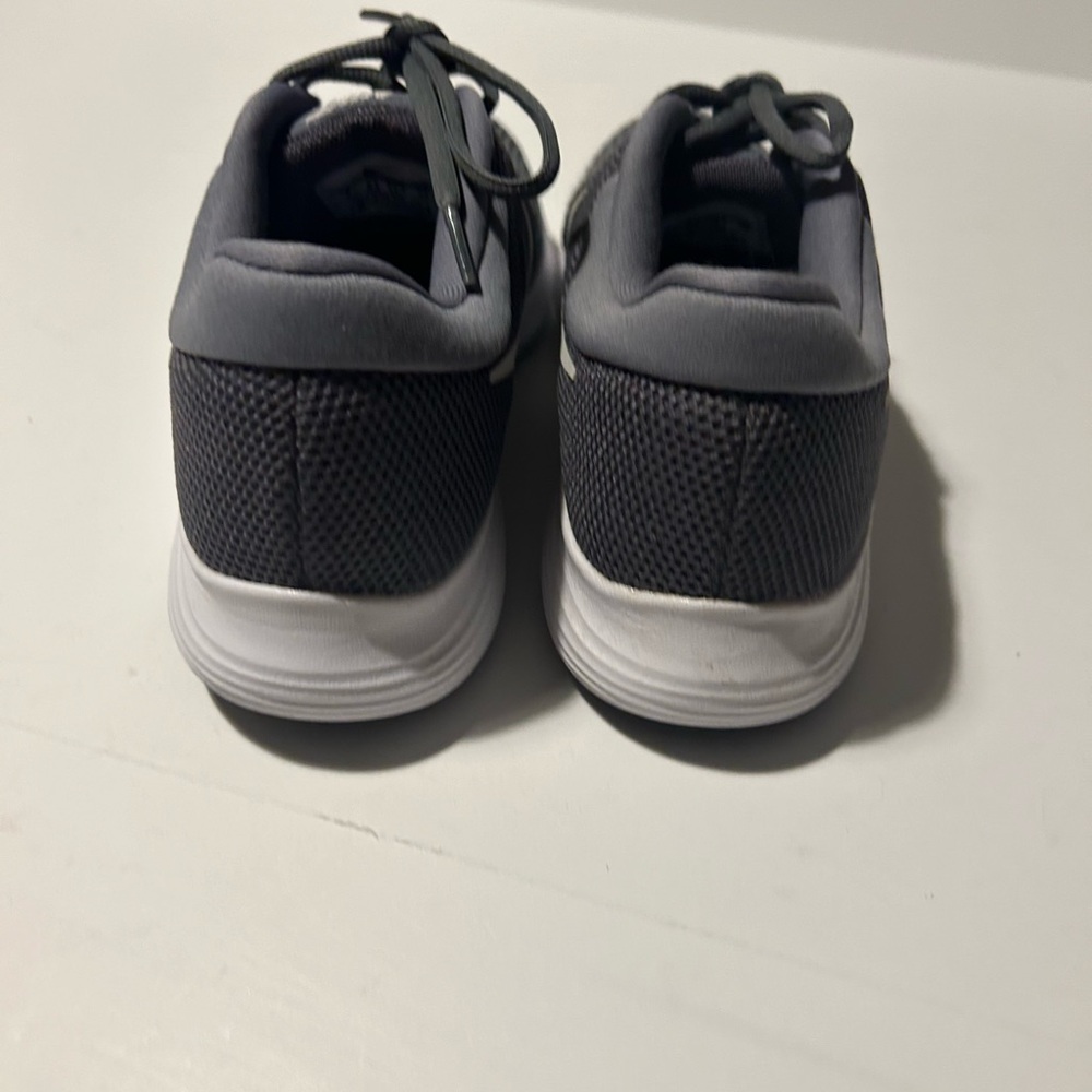 New! Nike RevolutionRunning Shoes Size 9 - Picture 11 of 14
